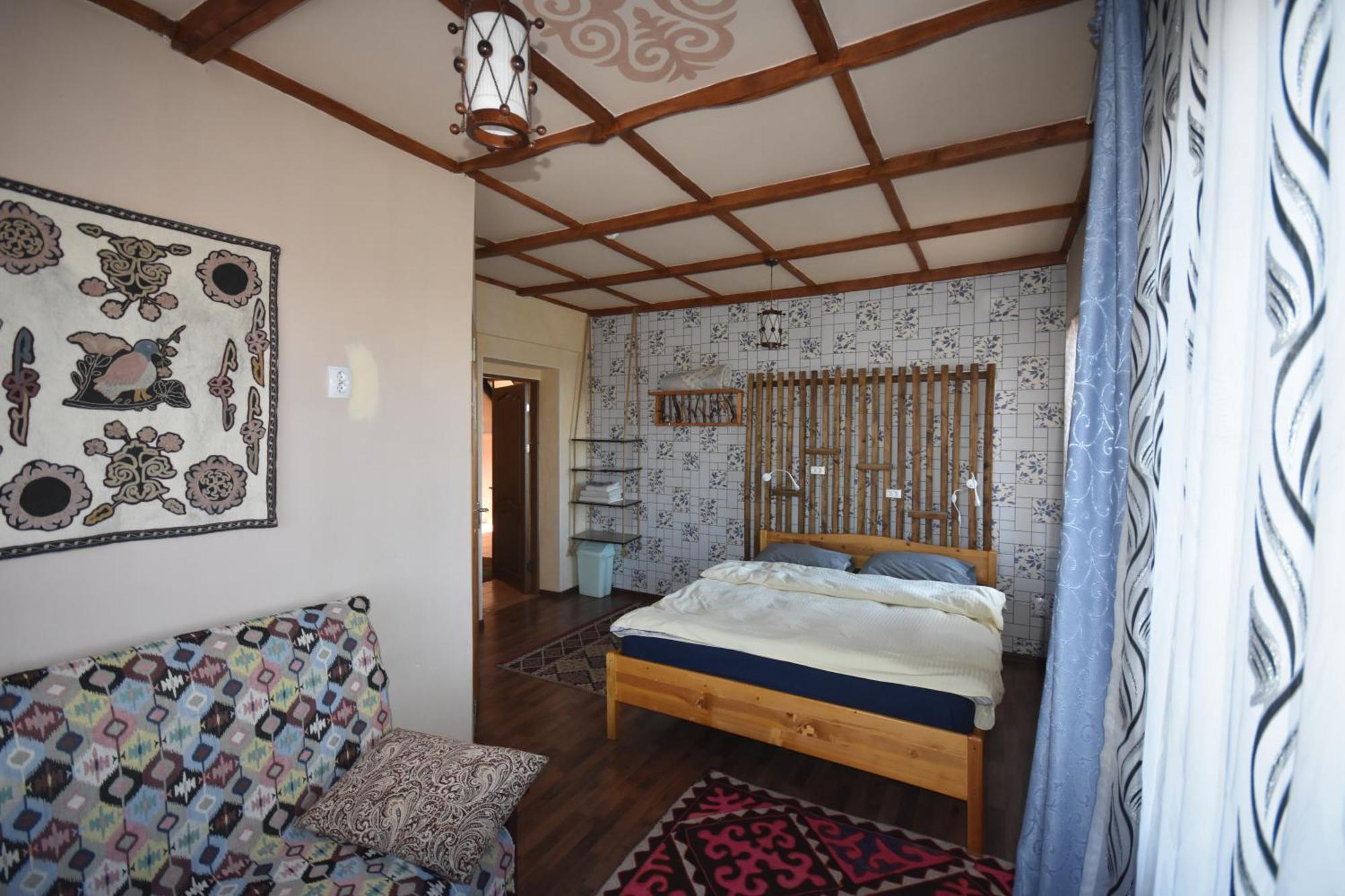 Riverside Karakol Bed & Breakfast Bagian luar foto