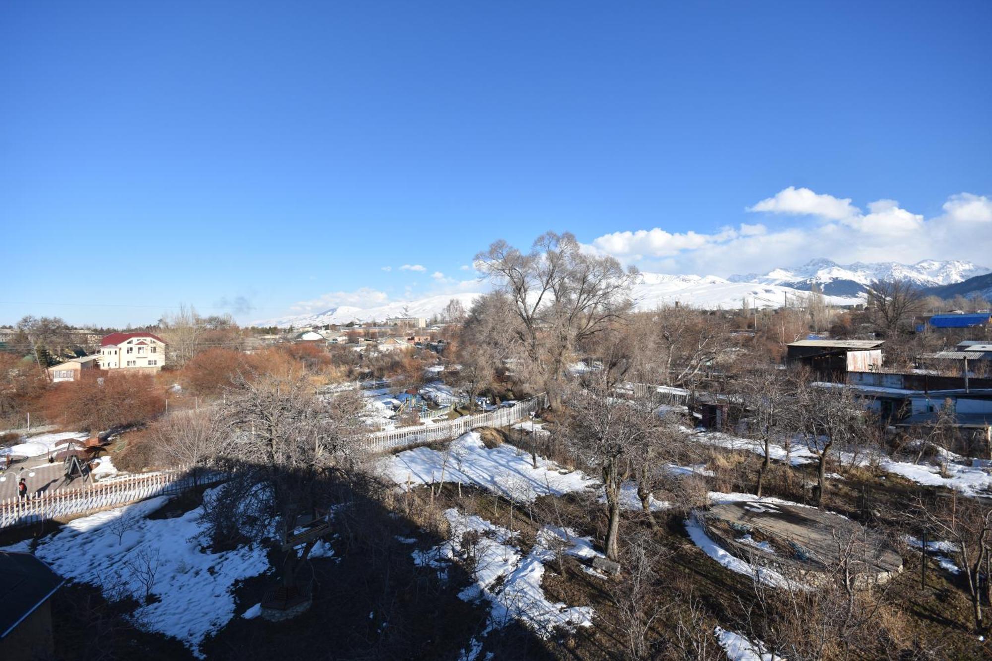 Riverside Karakol Bagian luar foto