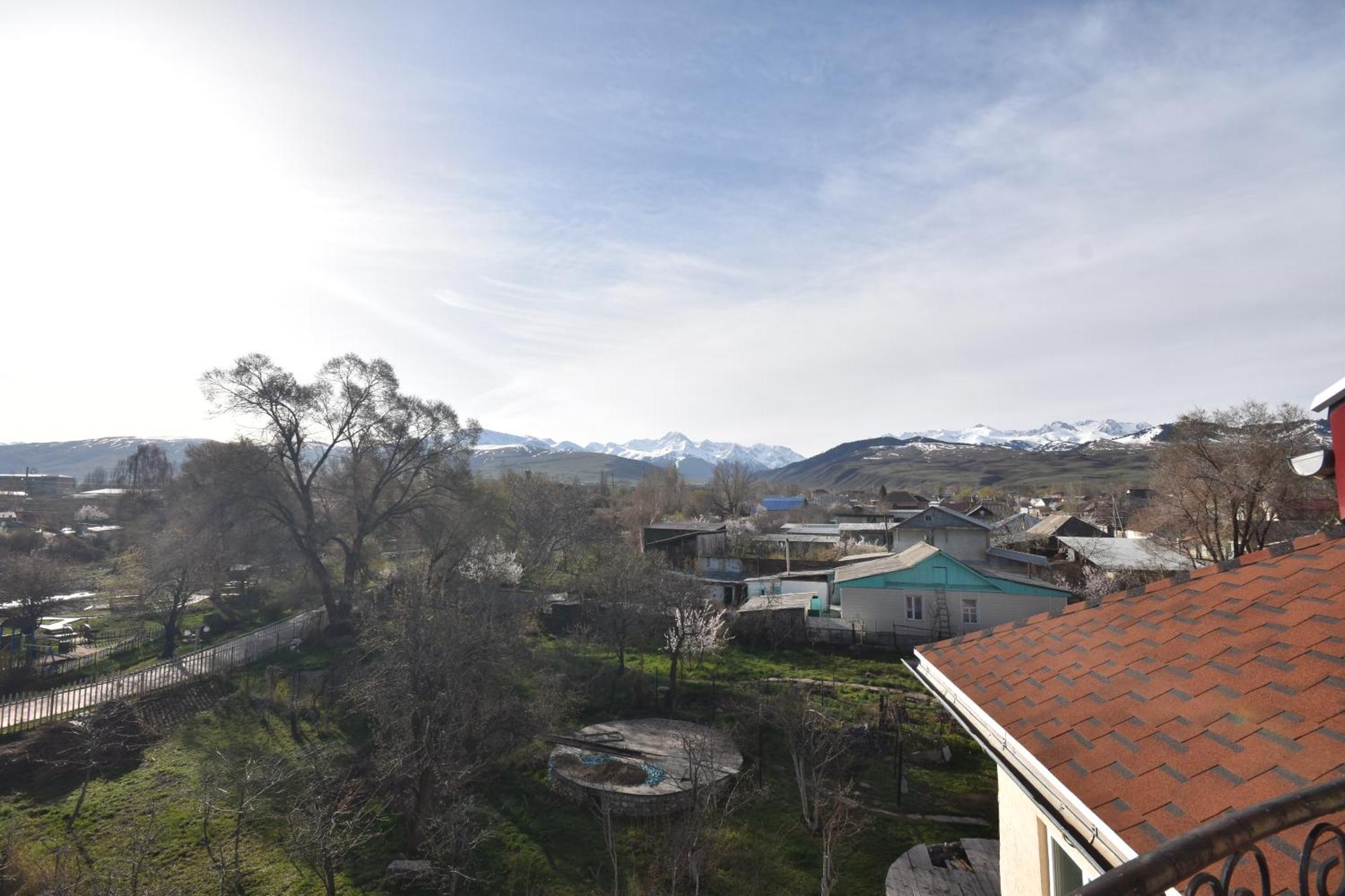 Riverside Karakol Bagian luar foto